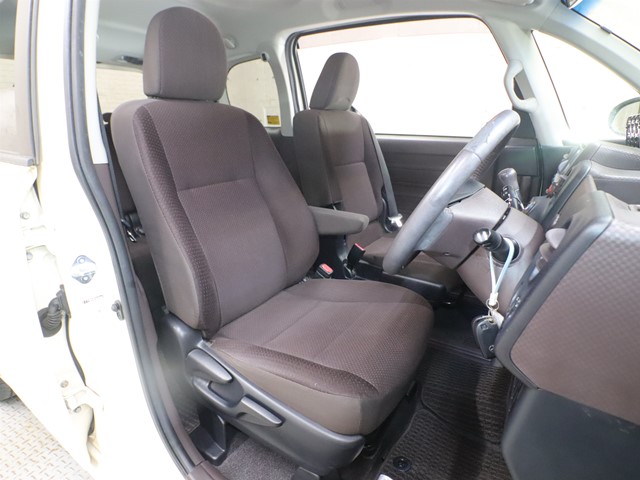 トヨタ ポルテ3枚目