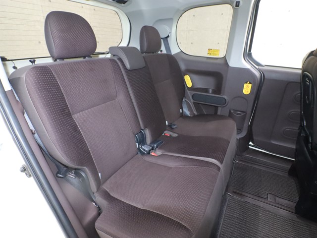 トヨタ ポルテ4枚目