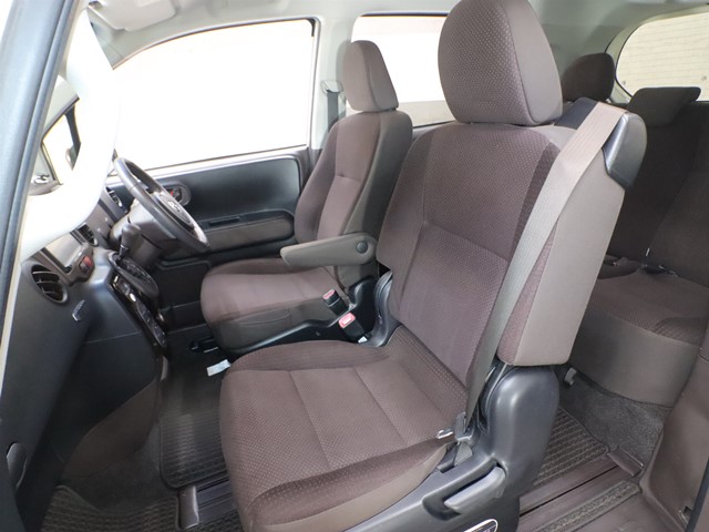 トヨタ ポルテ5枚目