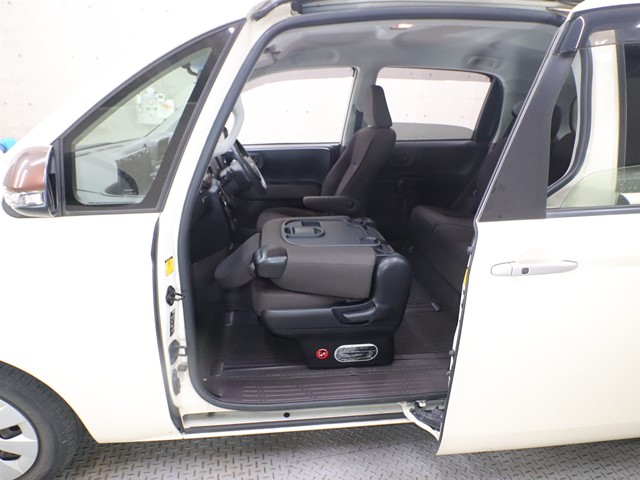 トヨタ ポルテ7枚目