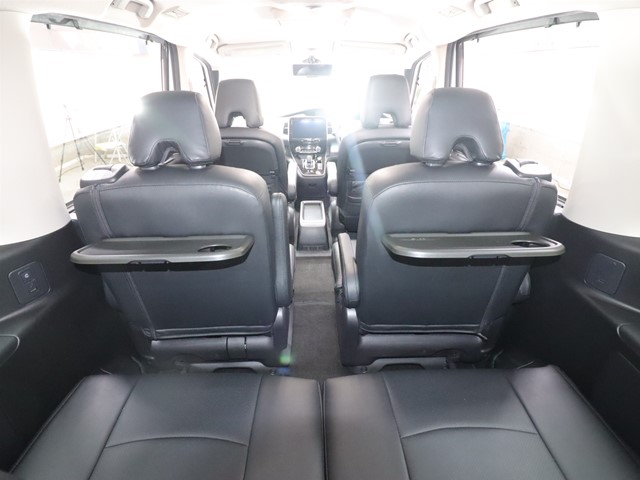 ニッサン セレナ11枚目