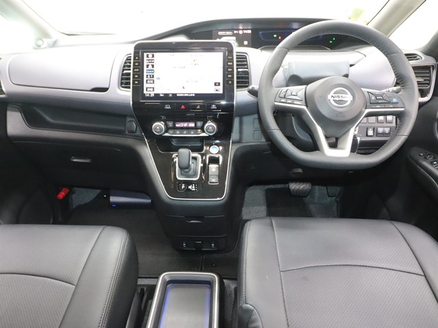 ニッサン セレナ2枚目