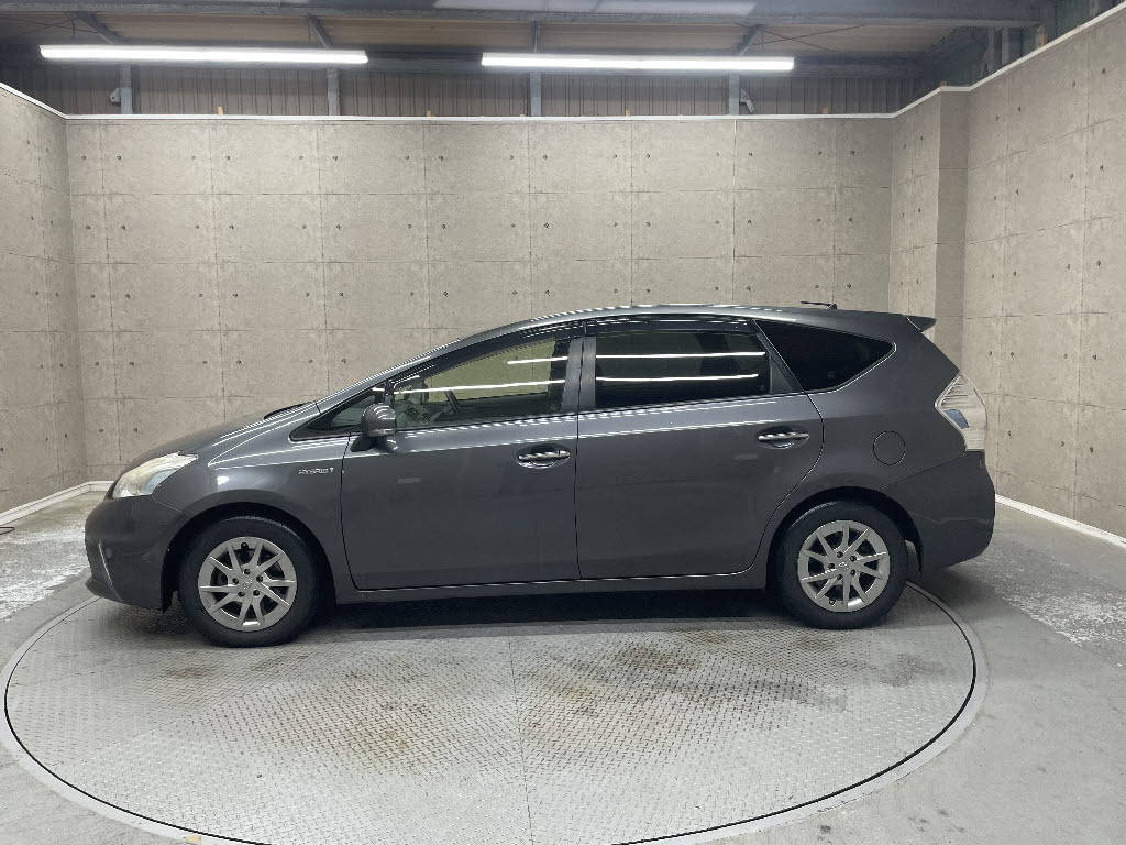 トヨタ プリウスアルファ14枚目