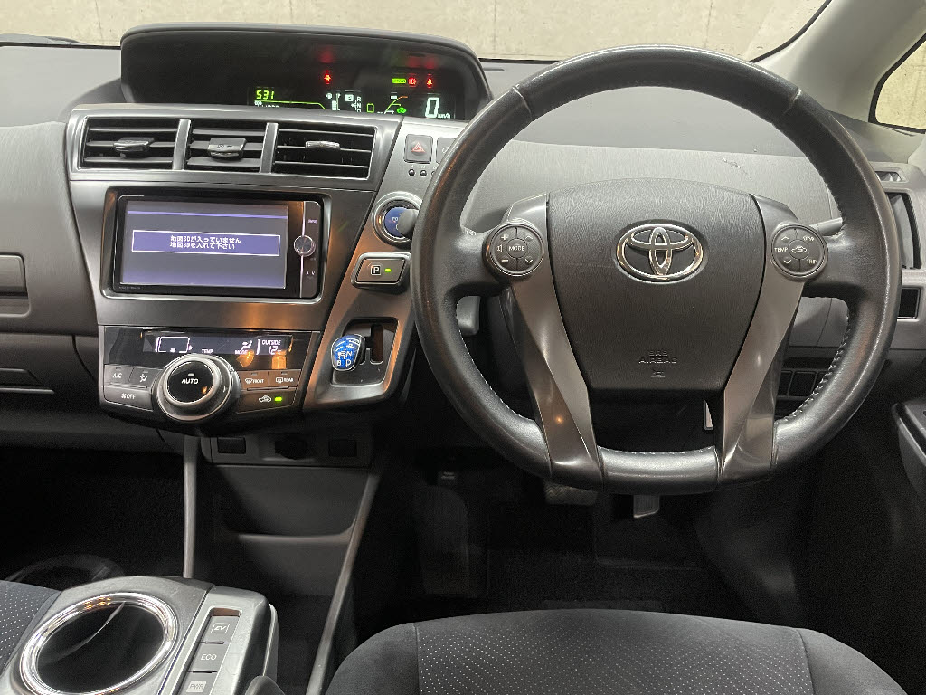トヨタ プリウスアルファ2枚目