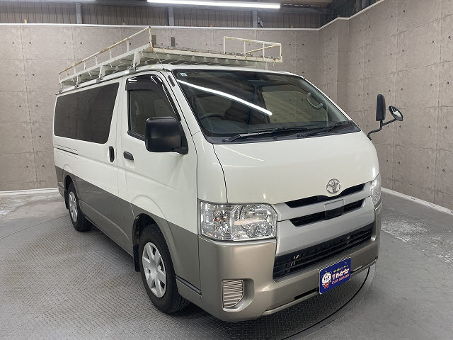 トヨタ ハイエースV9枚目