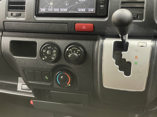 トヨタ ハイエースV16枚目