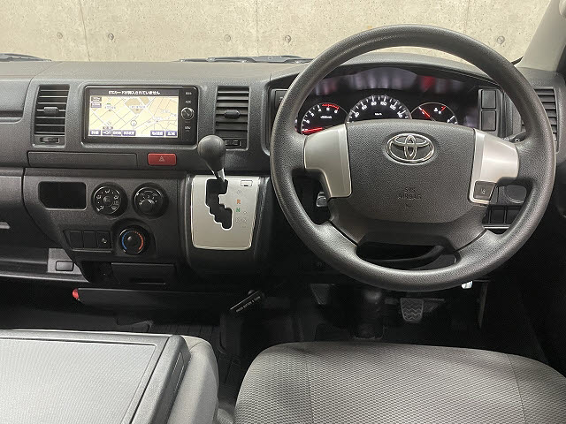 トヨタ ハイエースV2枚目