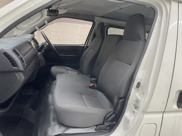 トヨタ ハイエースV5枚目