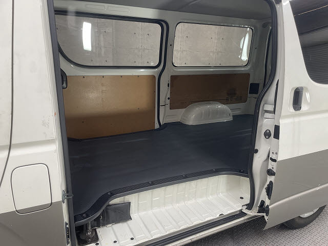 トヨタ ハイエースV6枚目