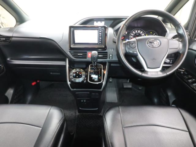 トヨタ ヴォクシー2枚目