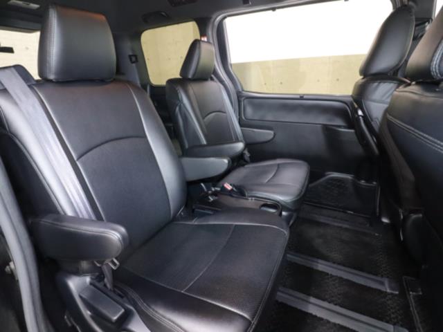 トヨタ ヴォクシー4枚目