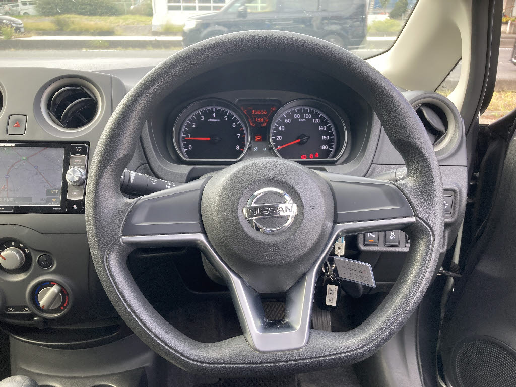 ニッサン ノート9枚目