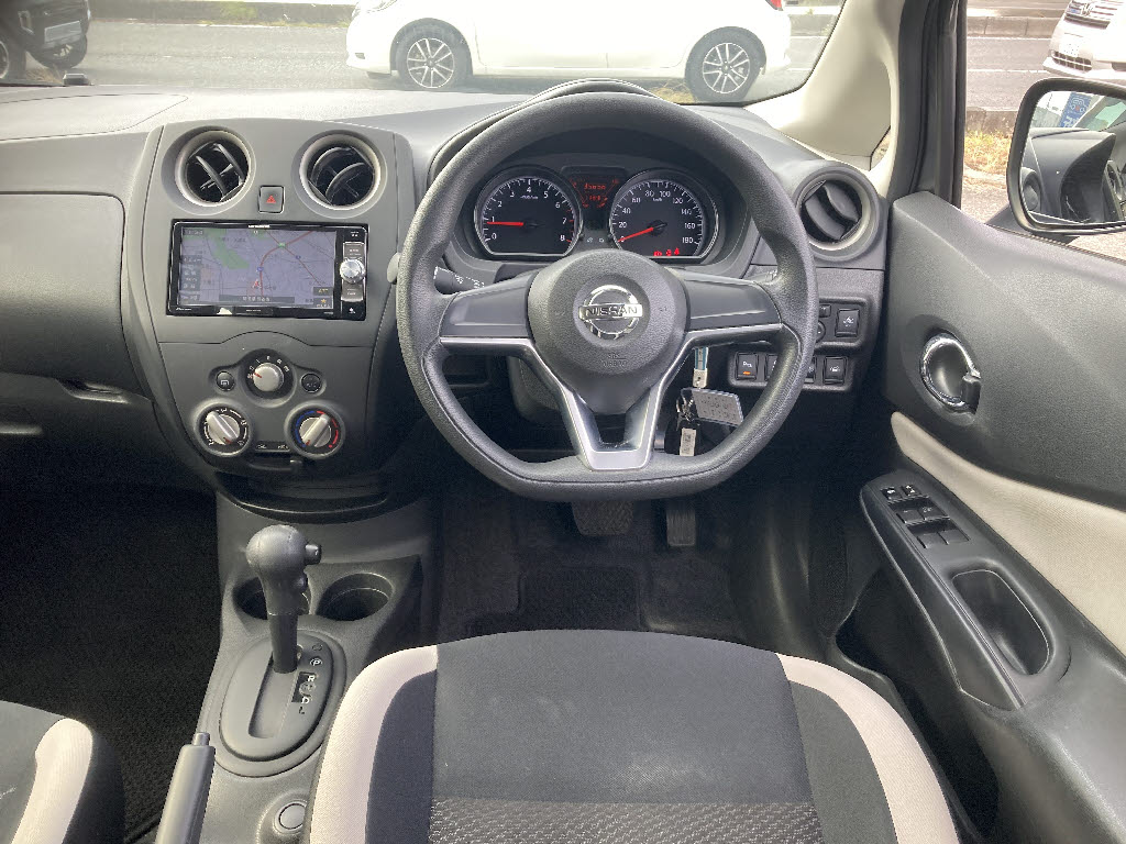 ニッサン ノート2枚目