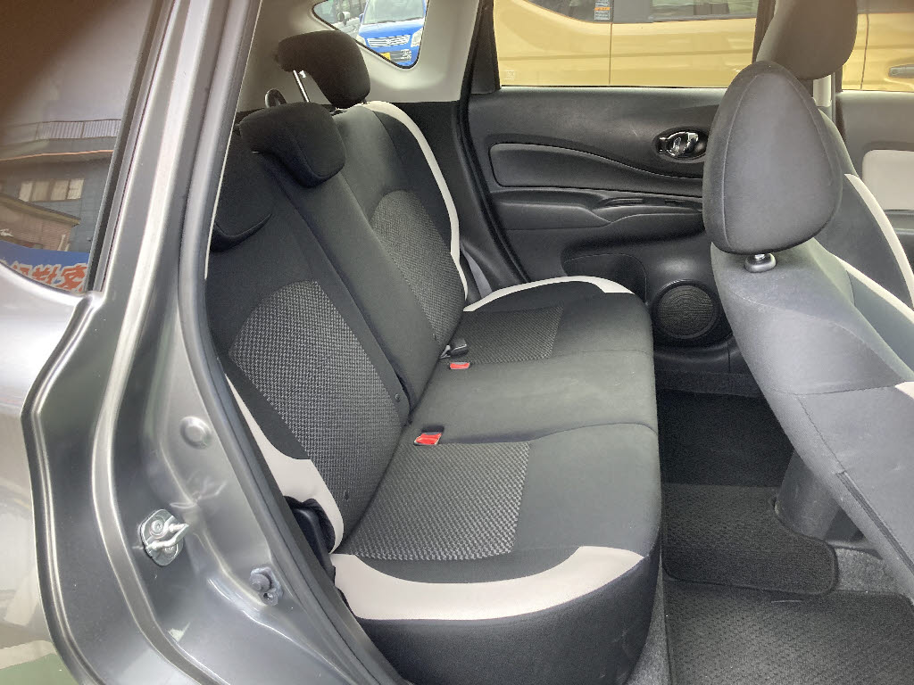 ニッサン ノート5枚目