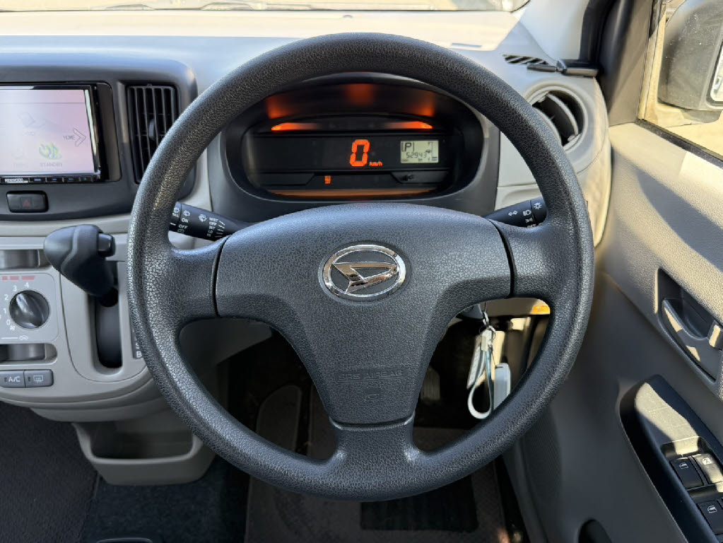 ダイハツ ミライース11枚目