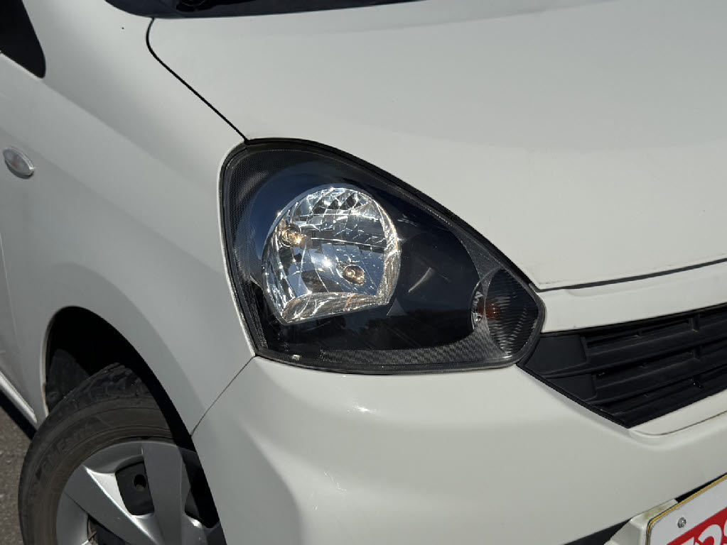 ダイハツ ミライース12枚目