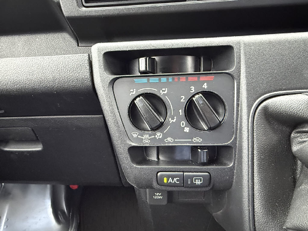 ダイハツ ハイゼットカーゴV3枚目