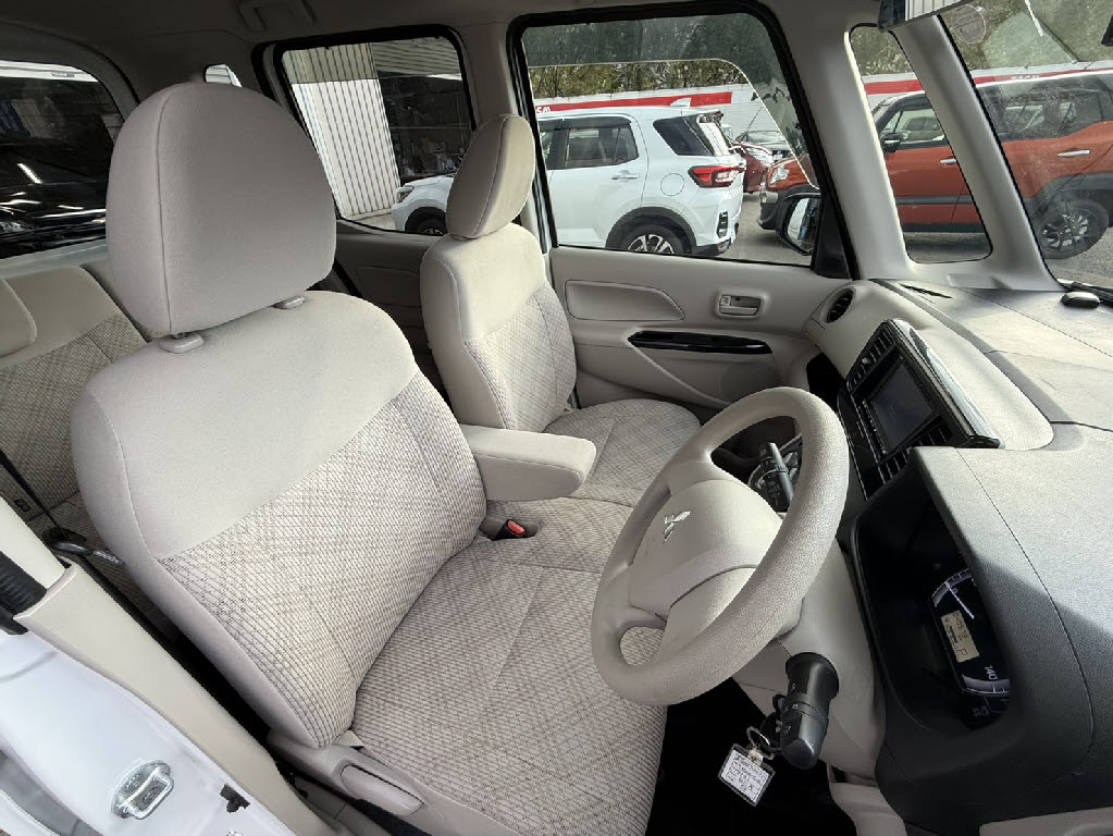 三菱 eKスペース8枚目