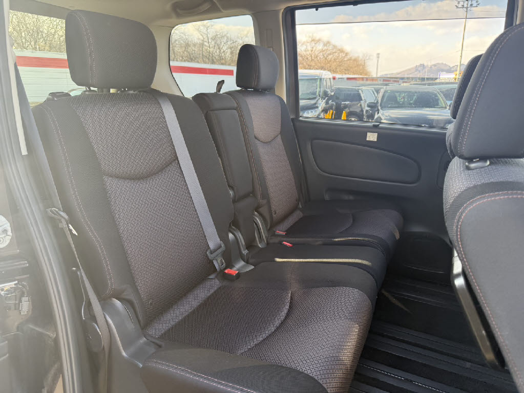 ニッサン セレナ9枚目