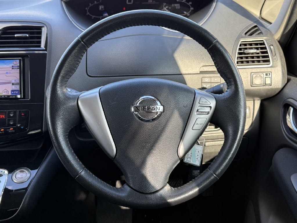 ニッサン セレナ11枚目