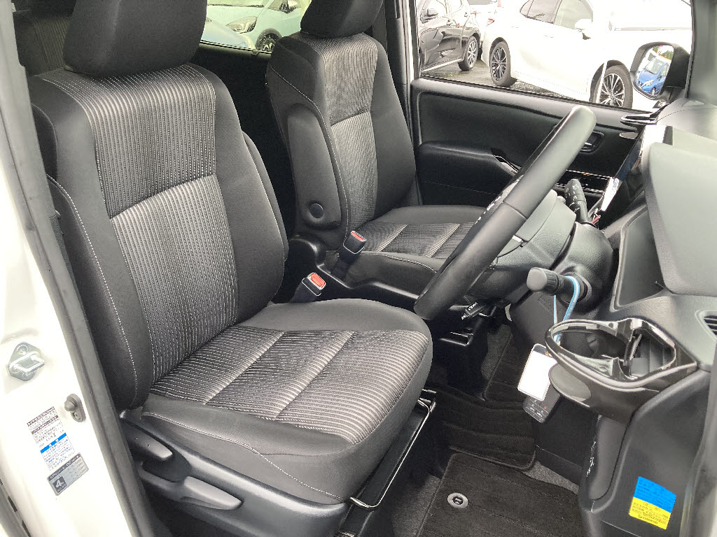 トヨタ ヴォクシー12枚目