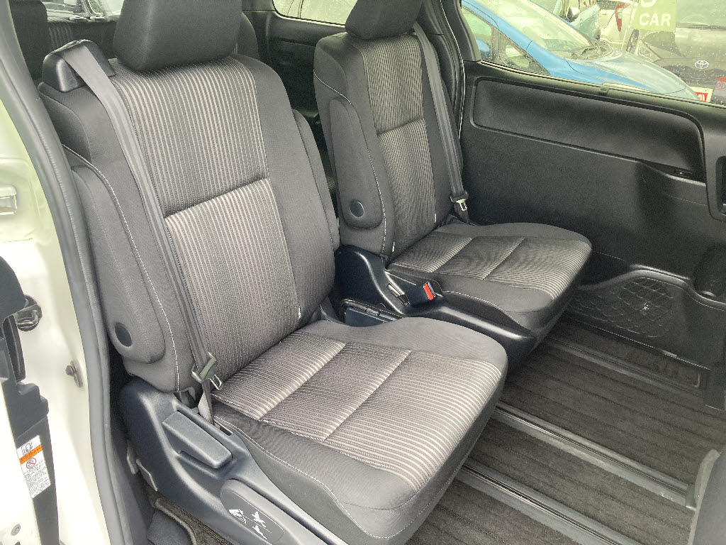 トヨタ ヴォクシー14枚目