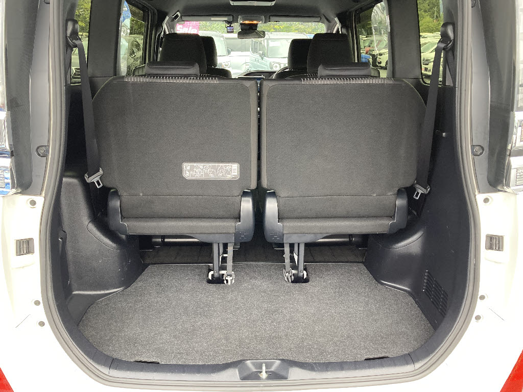 トヨタ ヴォクシー16枚目