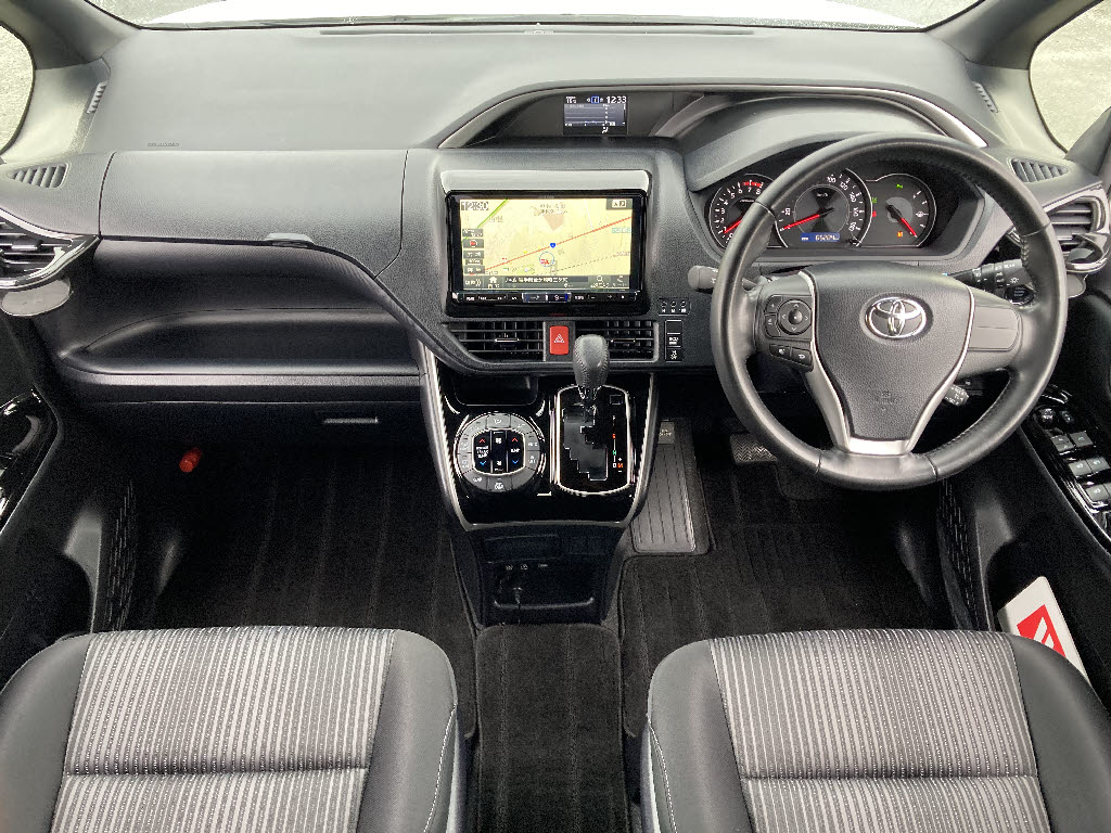 トヨタ ヴォクシー2枚目