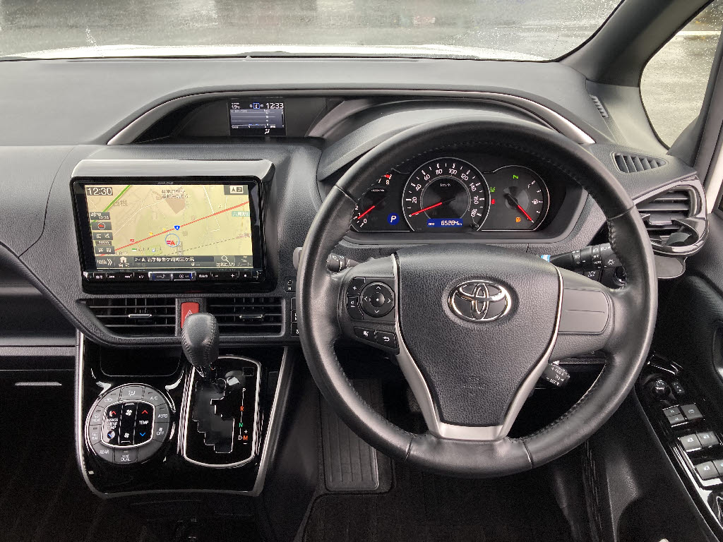 トヨタ ヴォクシー3枚目