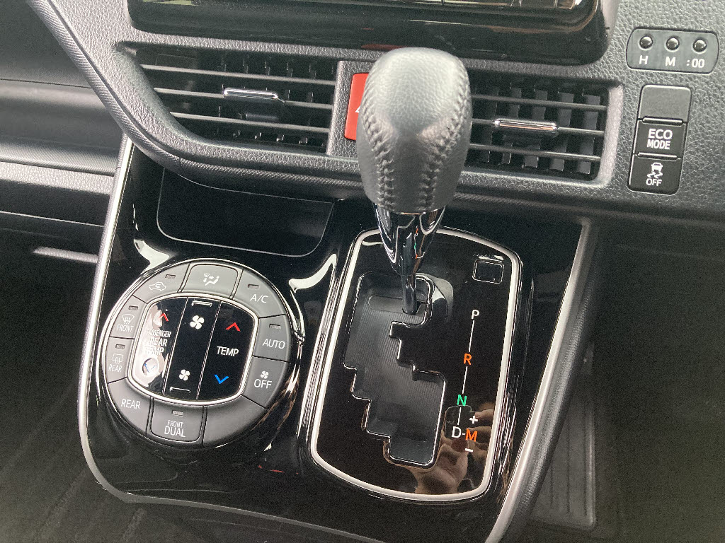 トヨタ ヴォクシー6枚目