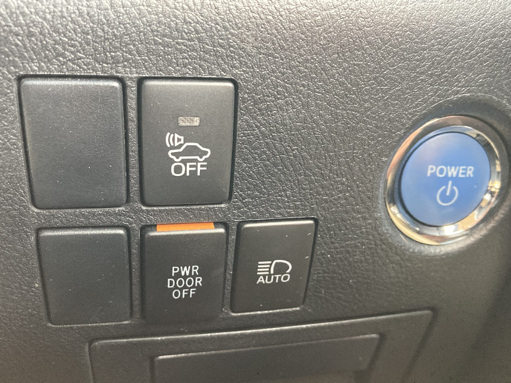 トヨタ ヴェルファイアハイブリッド9枚目