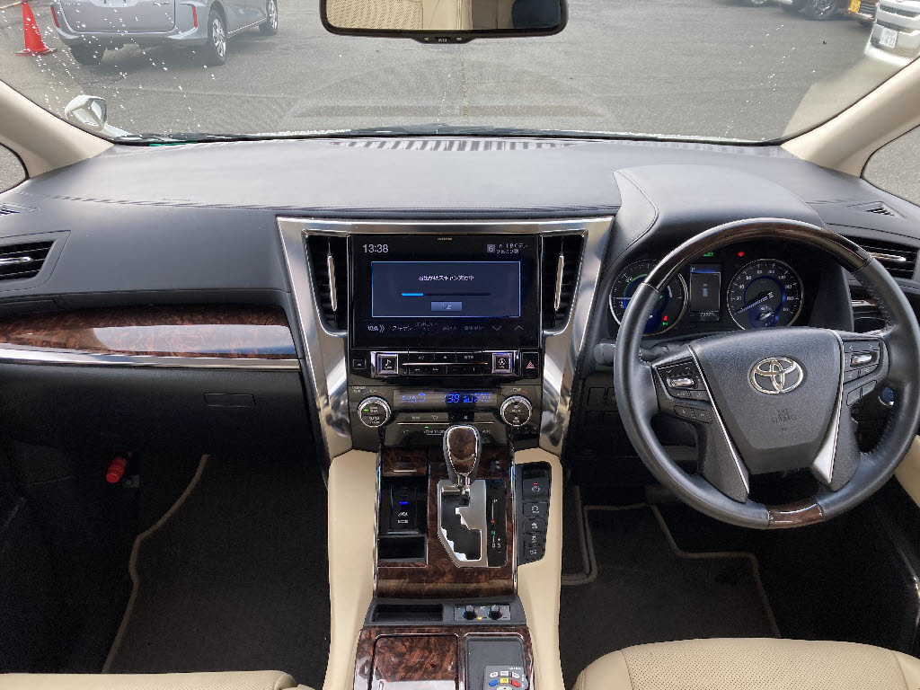 トヨタ ヴェルファイアハイブリッド2枚目