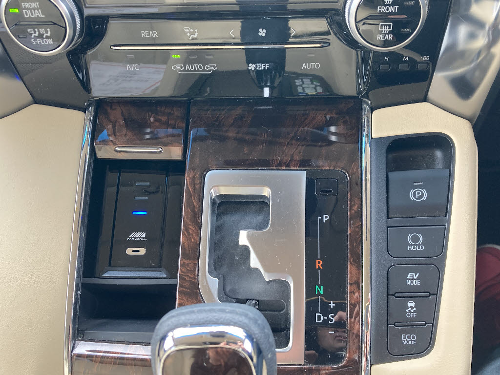 トヨタ ヴェルファイアハイブリッド7枚目