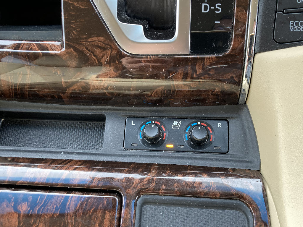 トヨタ ヴェルファイアハイブリッド8枚目