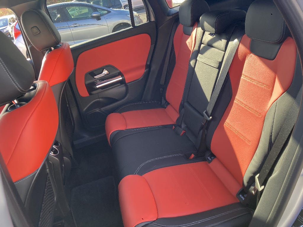 メルセデスベンツ GLAクラス15枚目