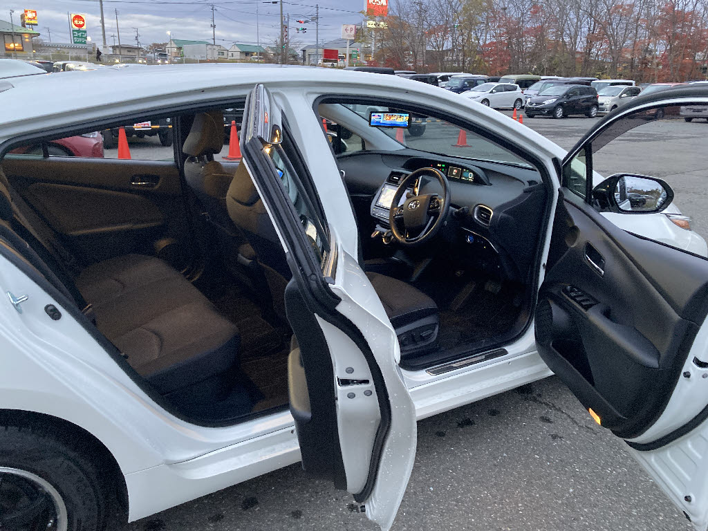 トヨタ プリウスPHV15枚目