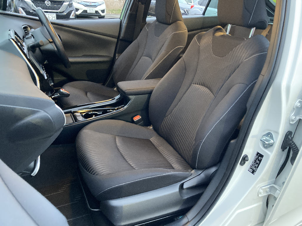 トヨタ プリウスPHV8枚目