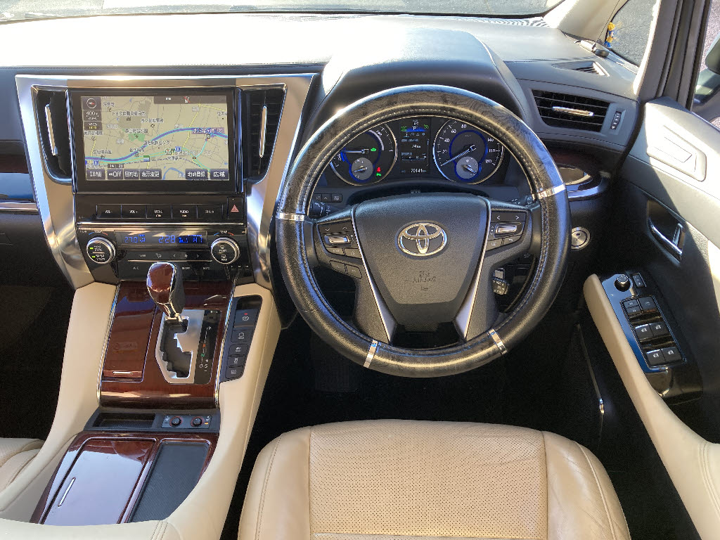 トヨタ アルファード ハイブリッド3枚目