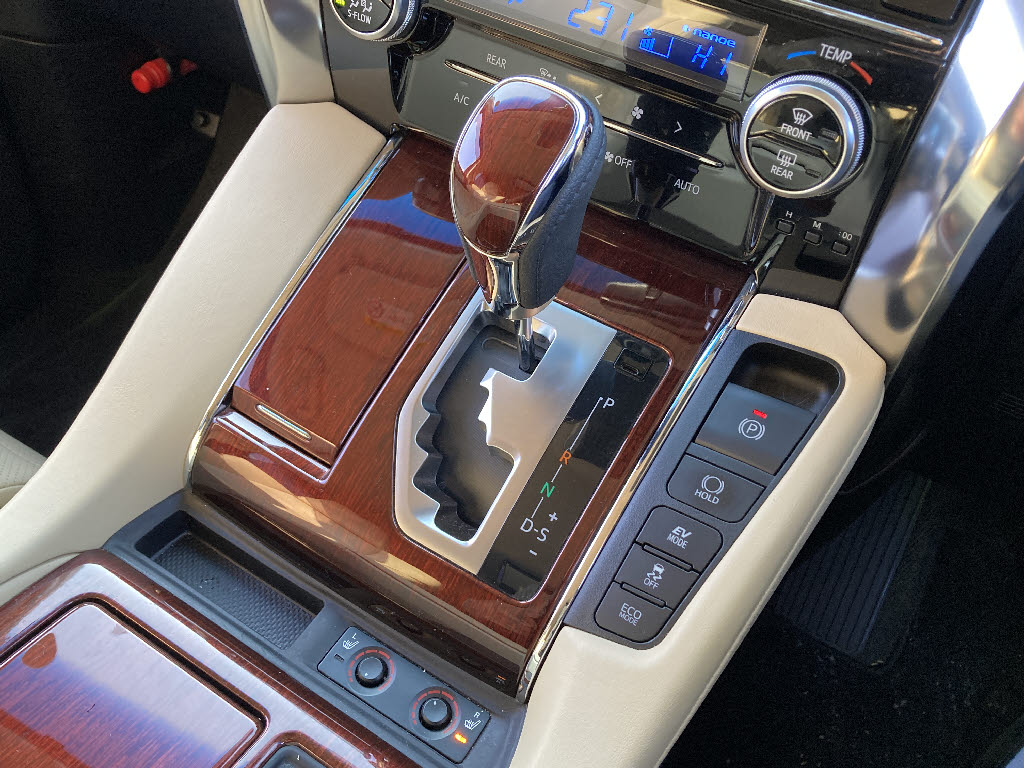 トヨタ アルファード ハイブリッド7枚目