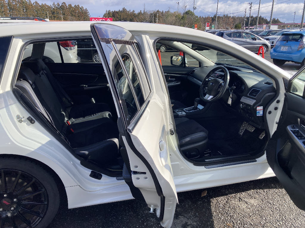 スバル レヴォーグ17枚目