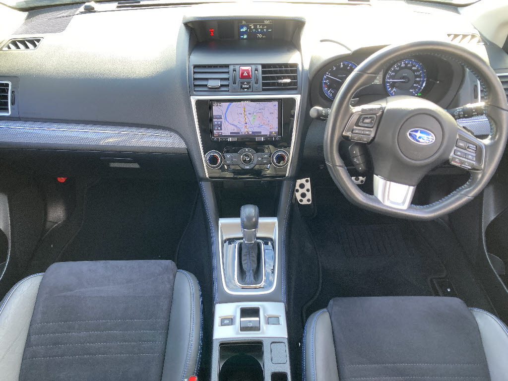 スバル レヴォーグ2枚目