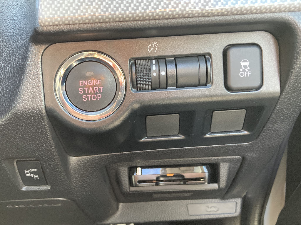 スバル レヴォーグ8枚目