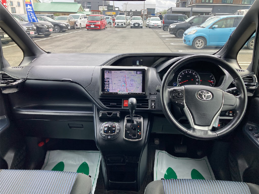 トヨタ ヴォクシー17枚目