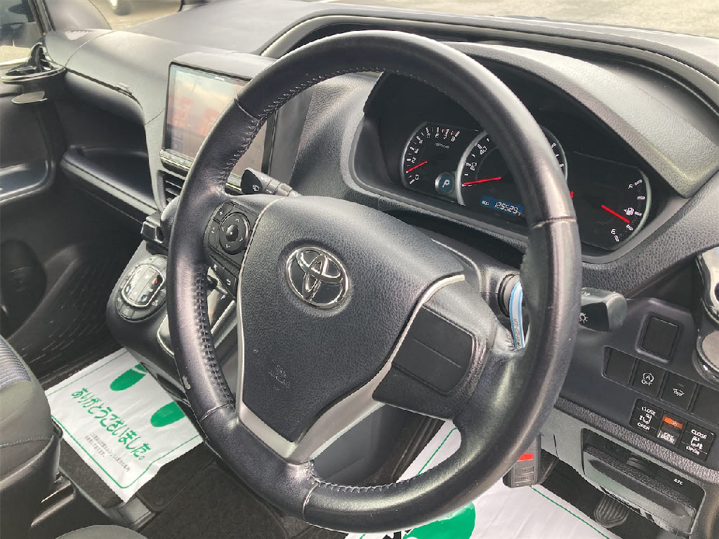 トヨタ ヴォクシー19枚目