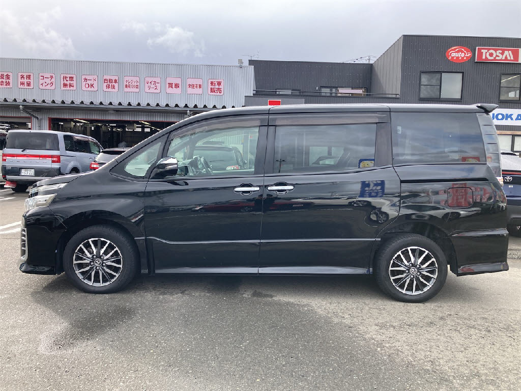 トヨタ ヴォクシー5枚目