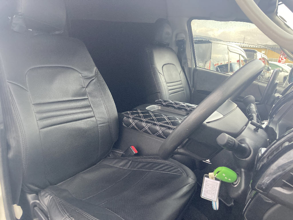 トヨタ ハイエース15枚目