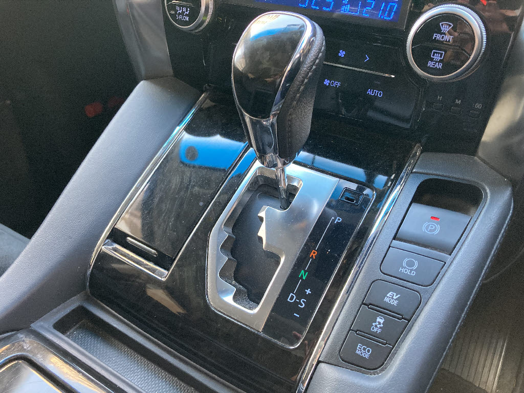 トヨタ ヴェルファイアハイブリッド9枚目