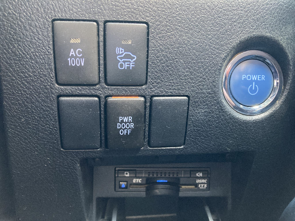 トヨタ ヴェルファイアハイブリッド10枚目