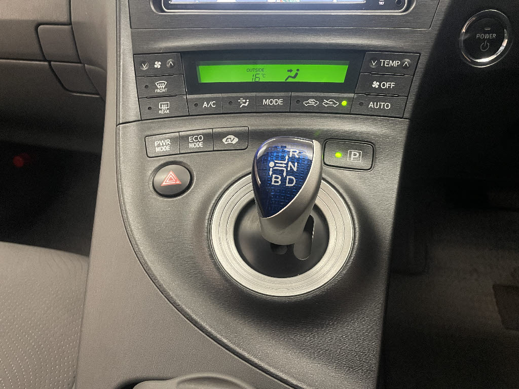 トヨタ プリウス19枚目