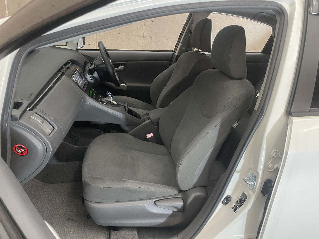 トヨタ プリウス5枚目